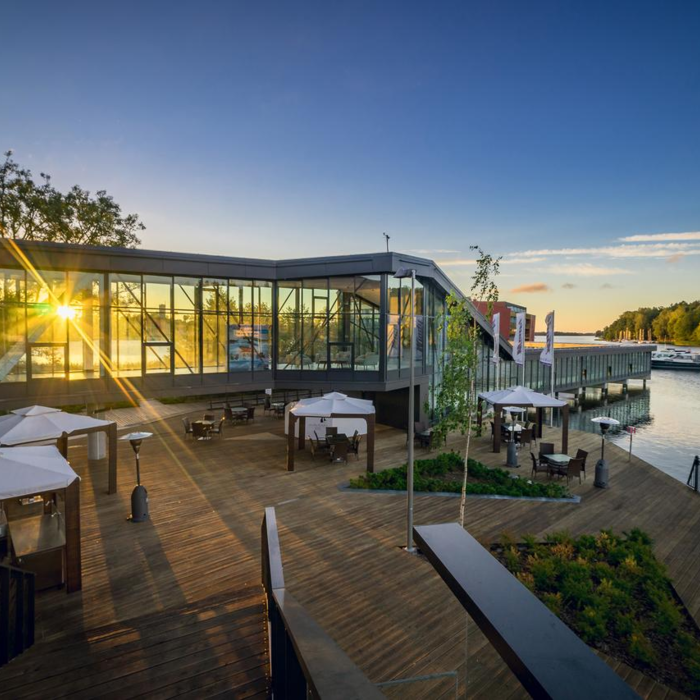 Patio w hotelu – czym jest i jaką rolę odgrywa w wypoczynku Gości